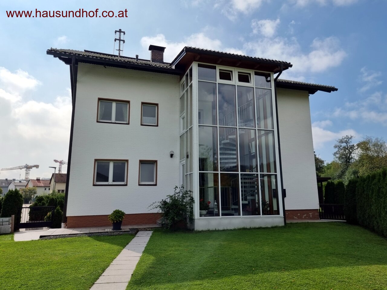 Gallneukirchen: Mehrfamilienhaus auf 1.141 m² Bauland mit Doppelgarage und Carport - vollunterkellert 