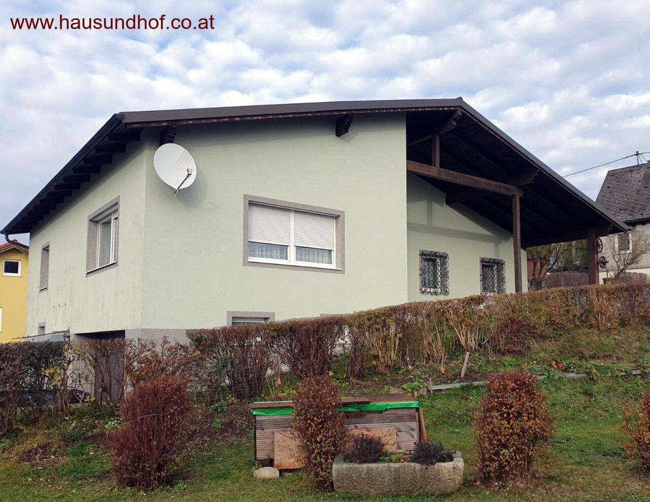 Hellmonsödt: Bungalow mit Untergeschoss und kleinem Garten im Zentrum 