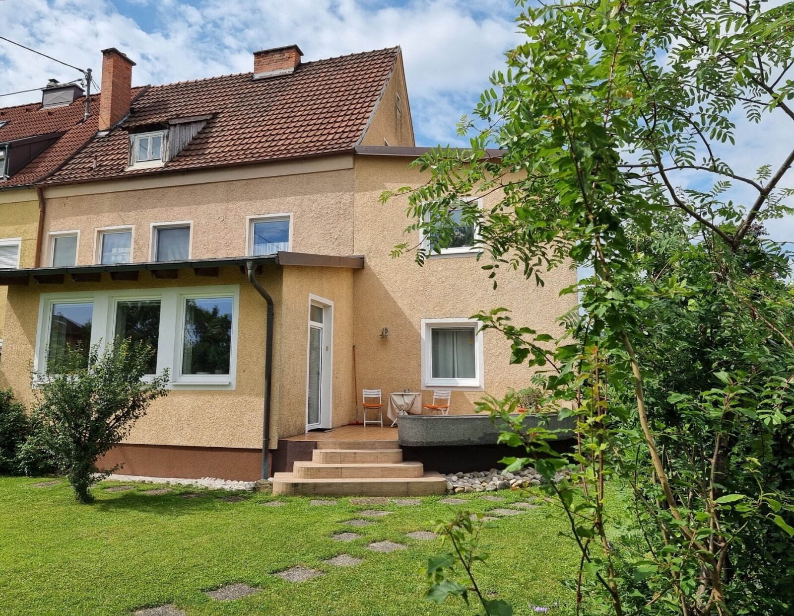 Pasching: Eckreihenhaus zum Hammerpreis  