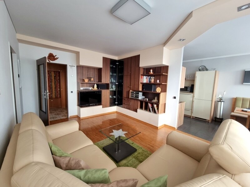 Linz: 65 m² plus 8 m² Loggia plus Tiefgaragenplatz 