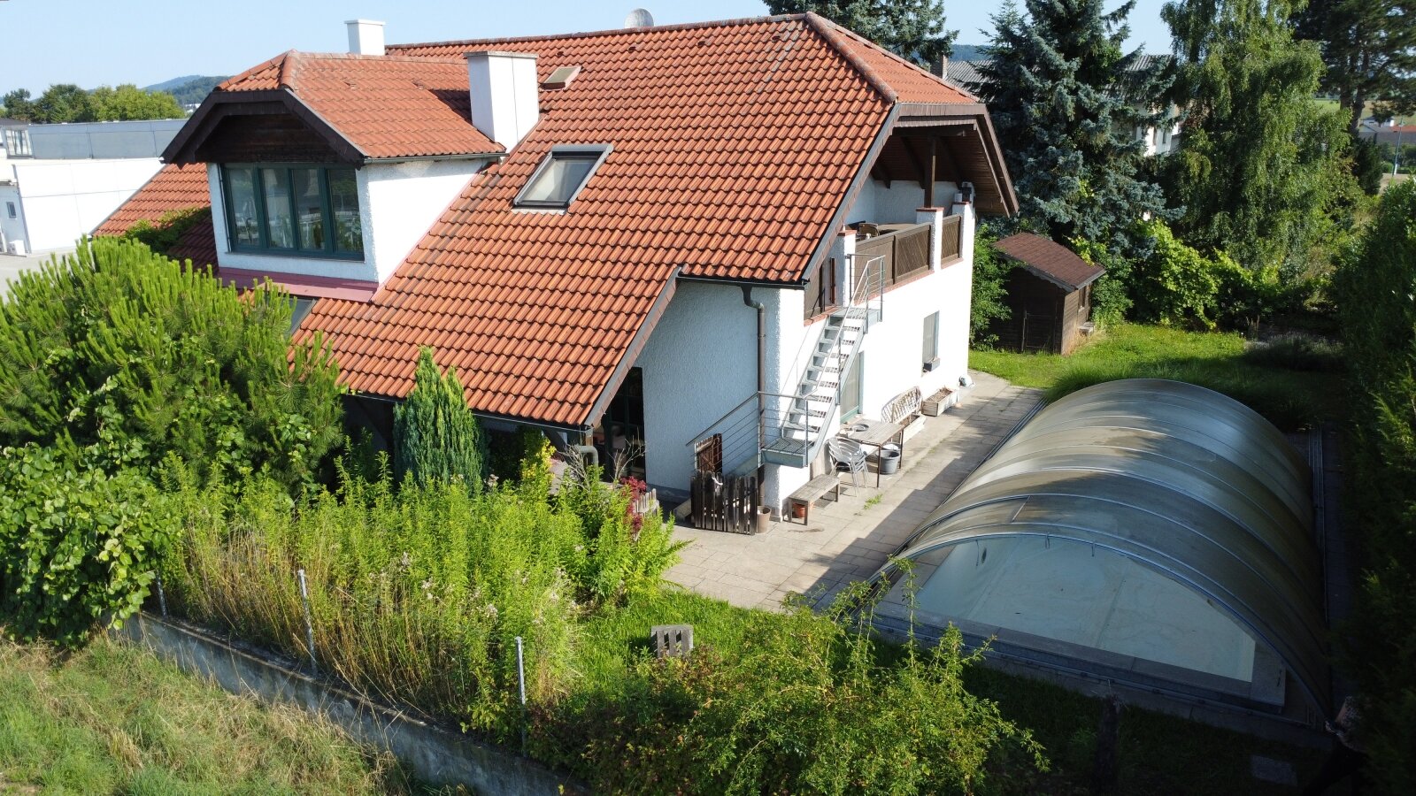 Naturnah und stadtnah: Haushälfte mit Ausblick, Garten & Pool – 15 Min. nach Linz!