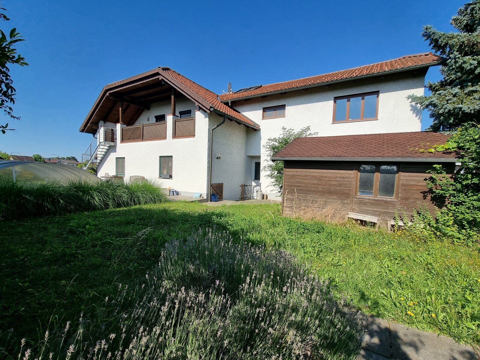 Naturnah und stadtnah: Haushälfte mit Ausblick, Garten & Pool – 15 Min. nach Linz!