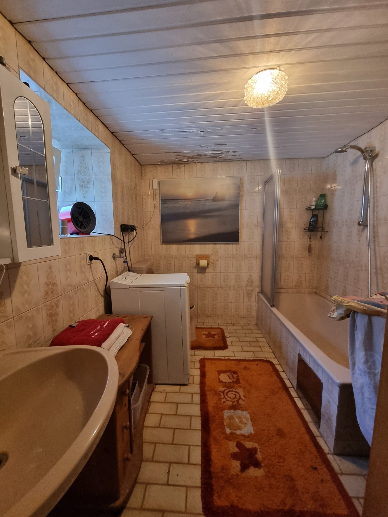 Früher Sacherl, heute wertbeständiges Granithaus mit Wirtschaftsgebäude