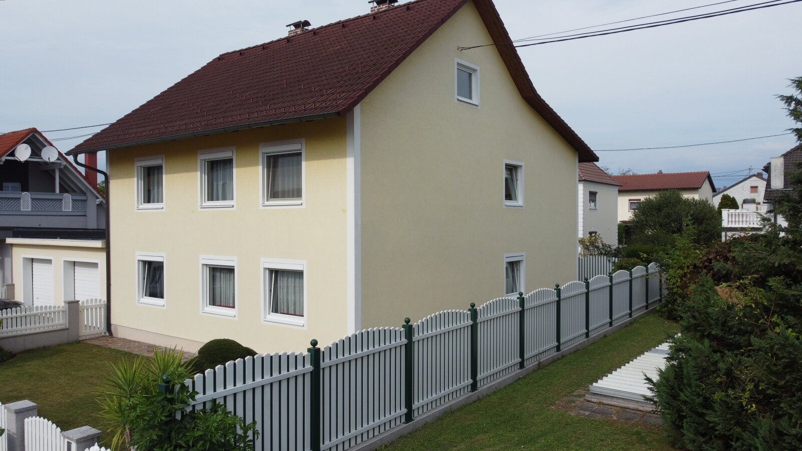 Gepflegtes Ein-/Zweifamilienhaus mit Pool und eigenem Brunnen in Traun