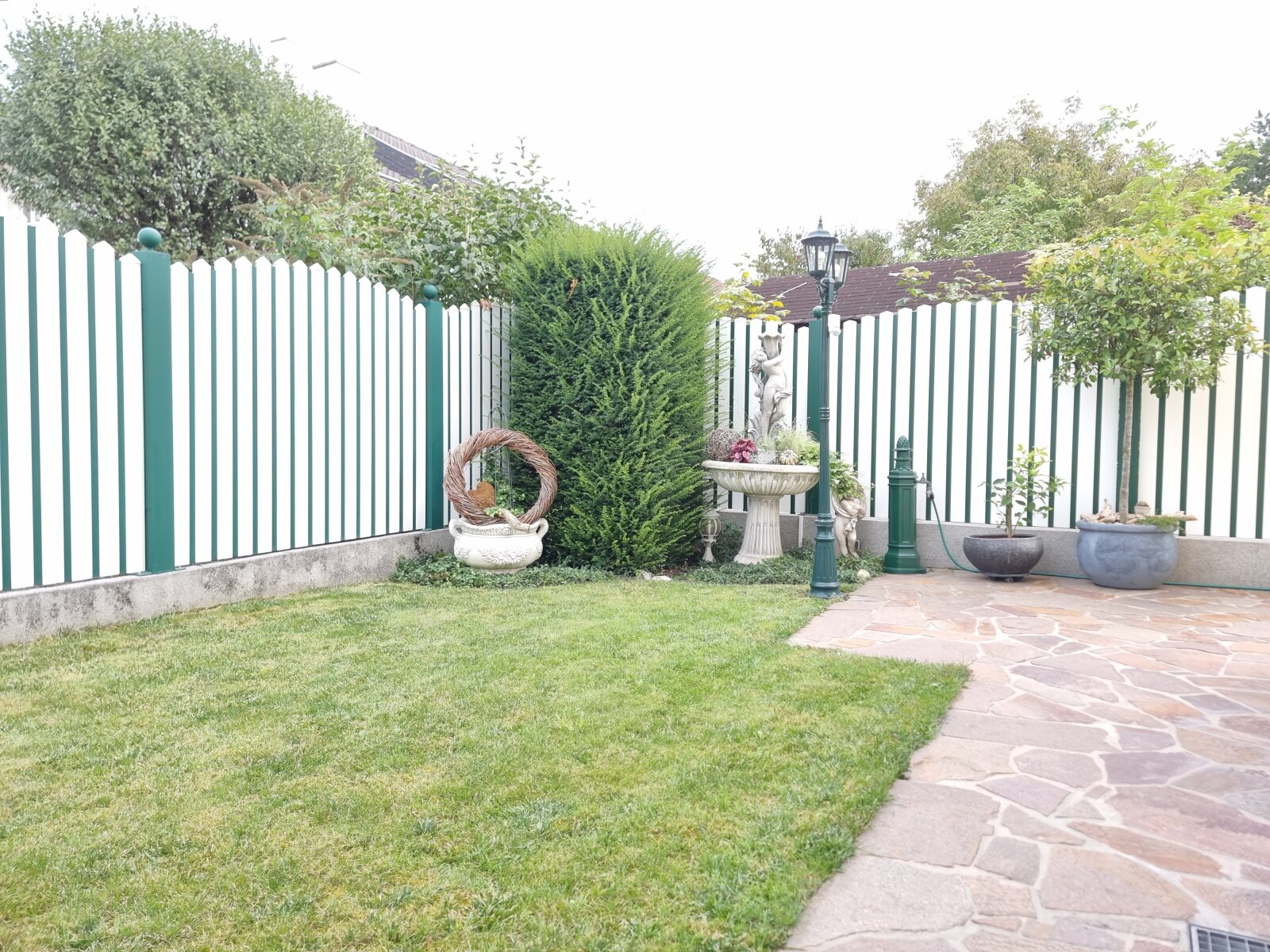 Gepflegtes Ein-/Zweifamilienhaus mit Pool und eigenem Brunnen in Traun