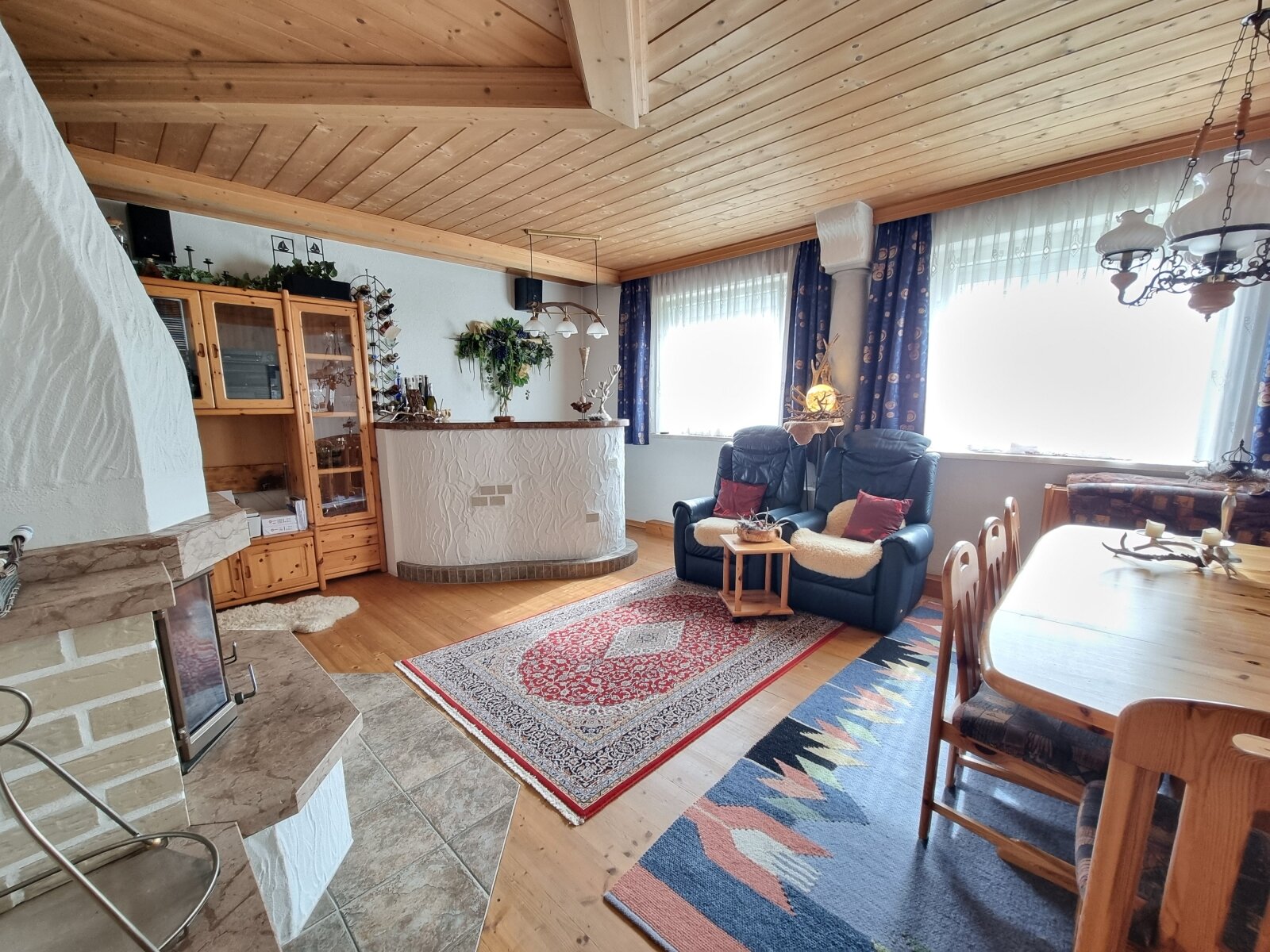 Gepflegtes Ein-/Zweifamilienhaus mit Pool und eigenem Brunnen in Traun