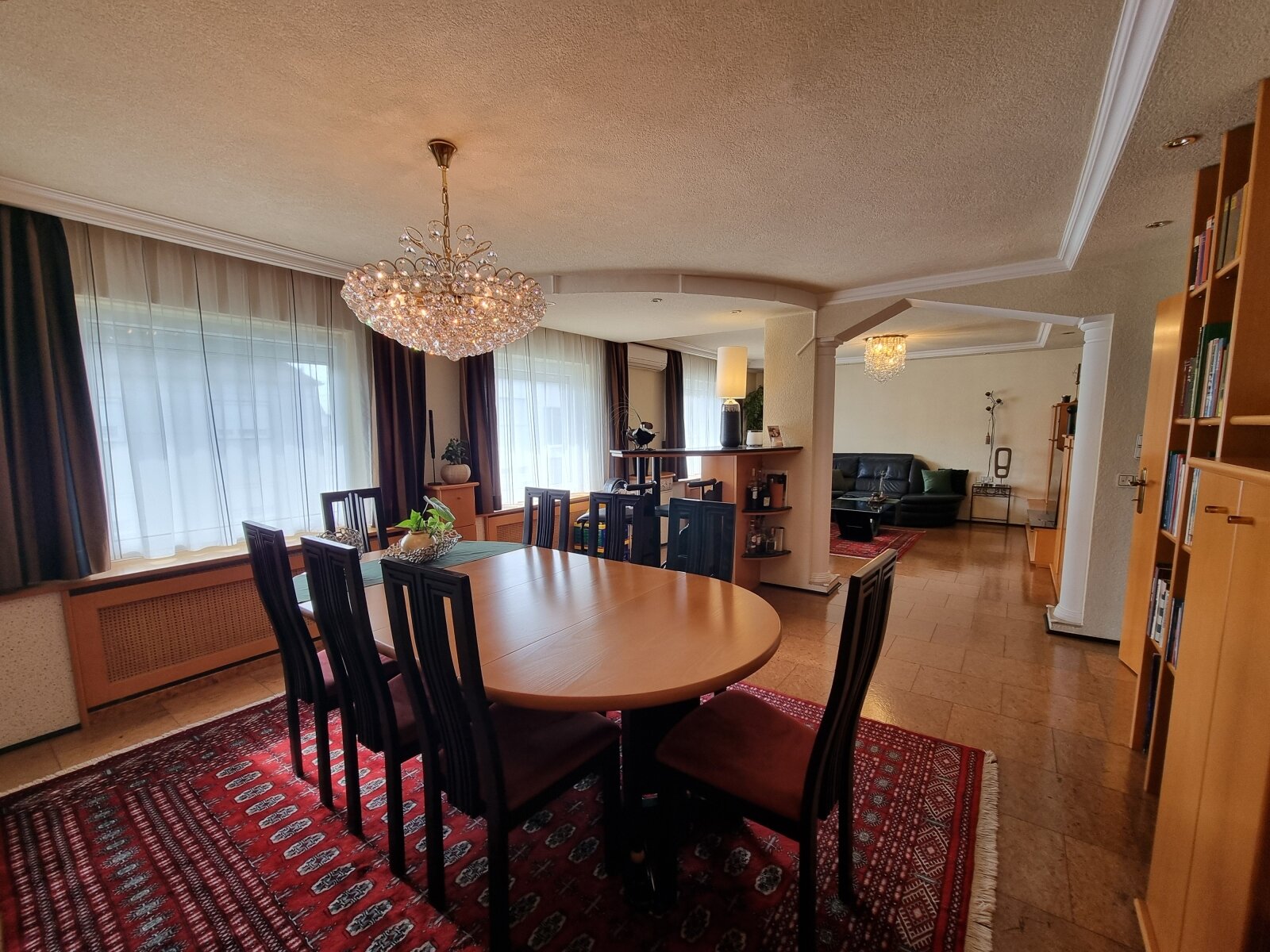 Gepflegtes Ein-/Zweifamilienhaus mit Pool und eigenem Brunnen in Traun