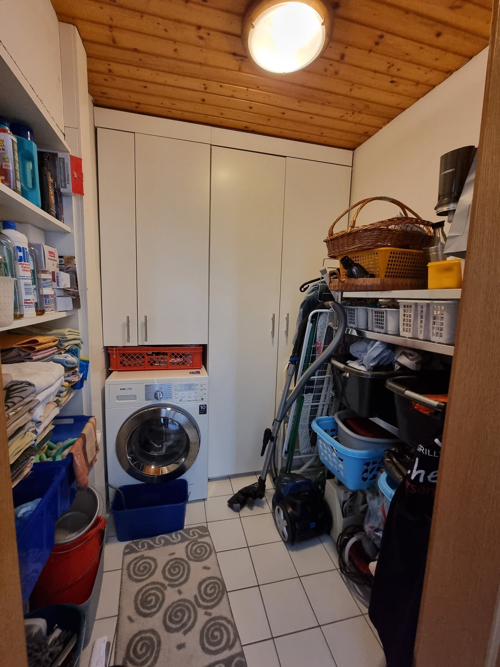 Gepflegtes Ein-/Zweifamilienhaus mit Pool und eigenem Brunnen in Traun