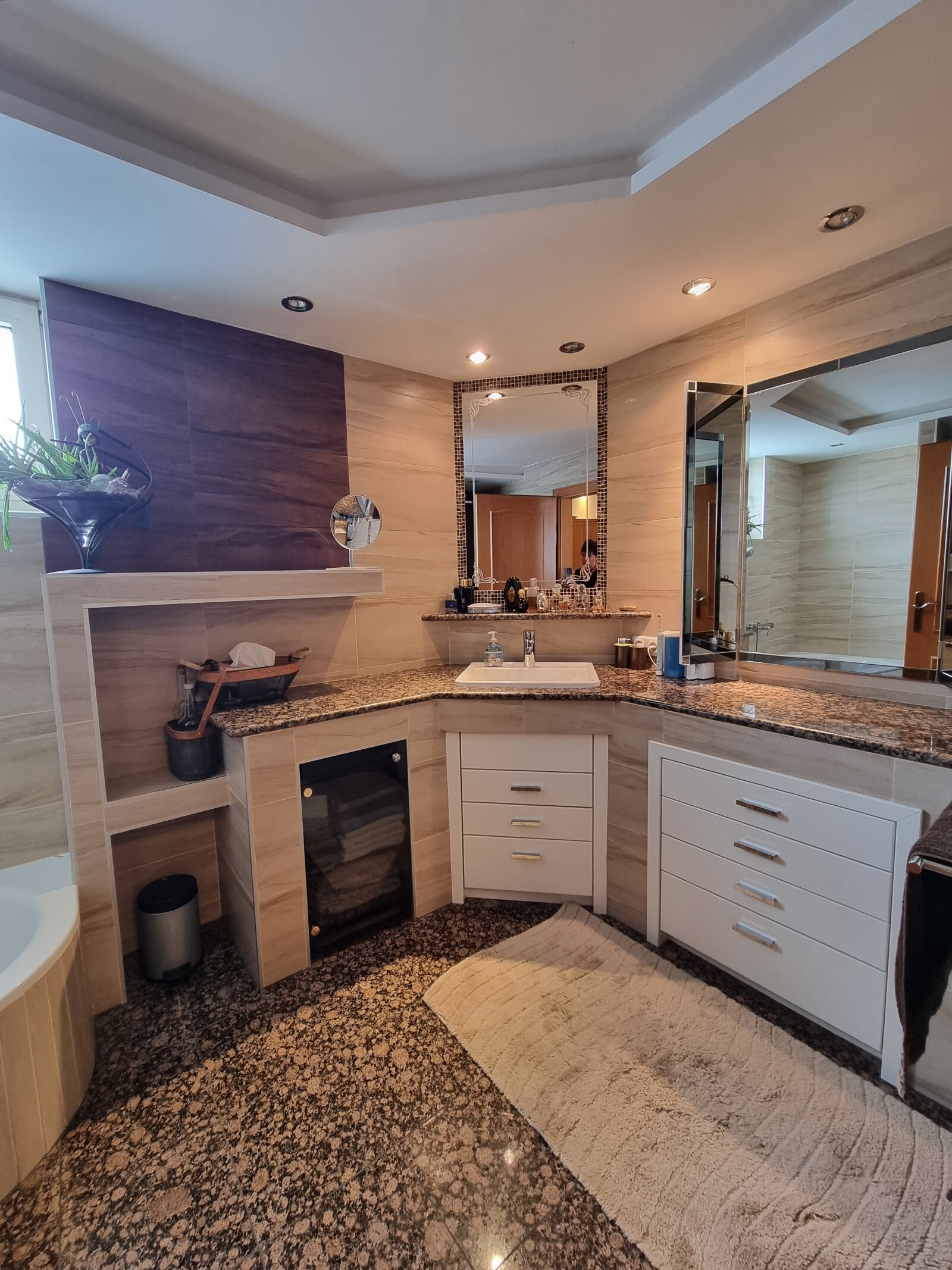 Gepflegtes Ein-/Zweifamilienhaus mit Pool und eigenem Brunnen in Traun