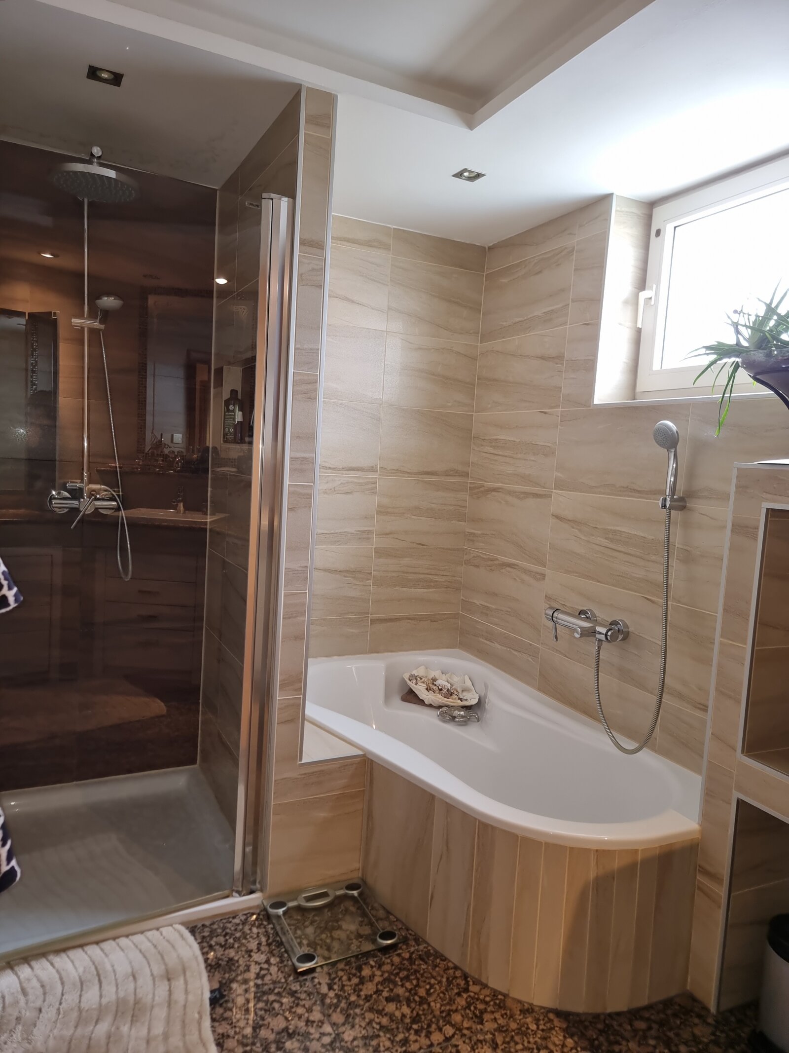 Gepflegtes Ein-/Zweifamilienhaus mit Pool und eigenem Brunnen in Traun