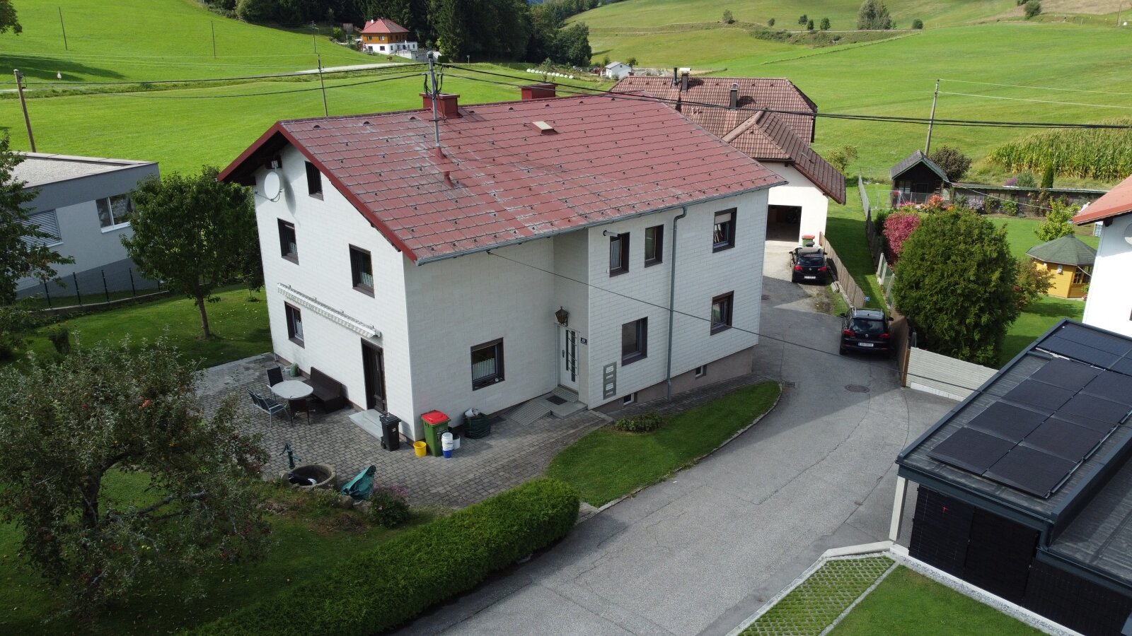Ein- oder Zweifamilienhaus auf großem Grundstück am Stadtrand von Rohrbach-Berg mit Doppelgarage und altem Obstbaumbestand“
