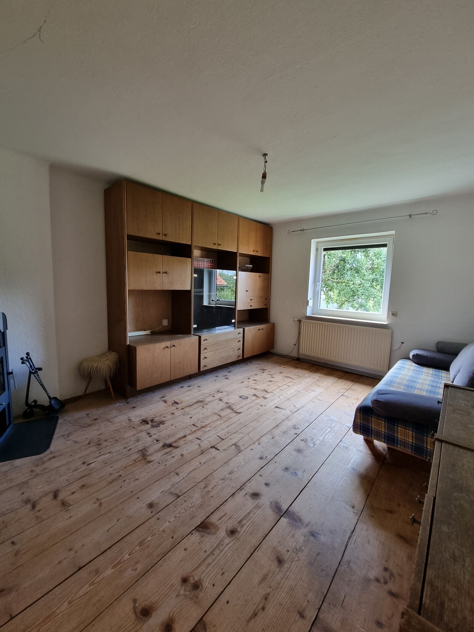 Ein- oder Zweifamilienhaus auf großem Grundstück am Stadtrand von Rohrbach-Berg mit Doppelgarage und altem Obstbaumbestand“