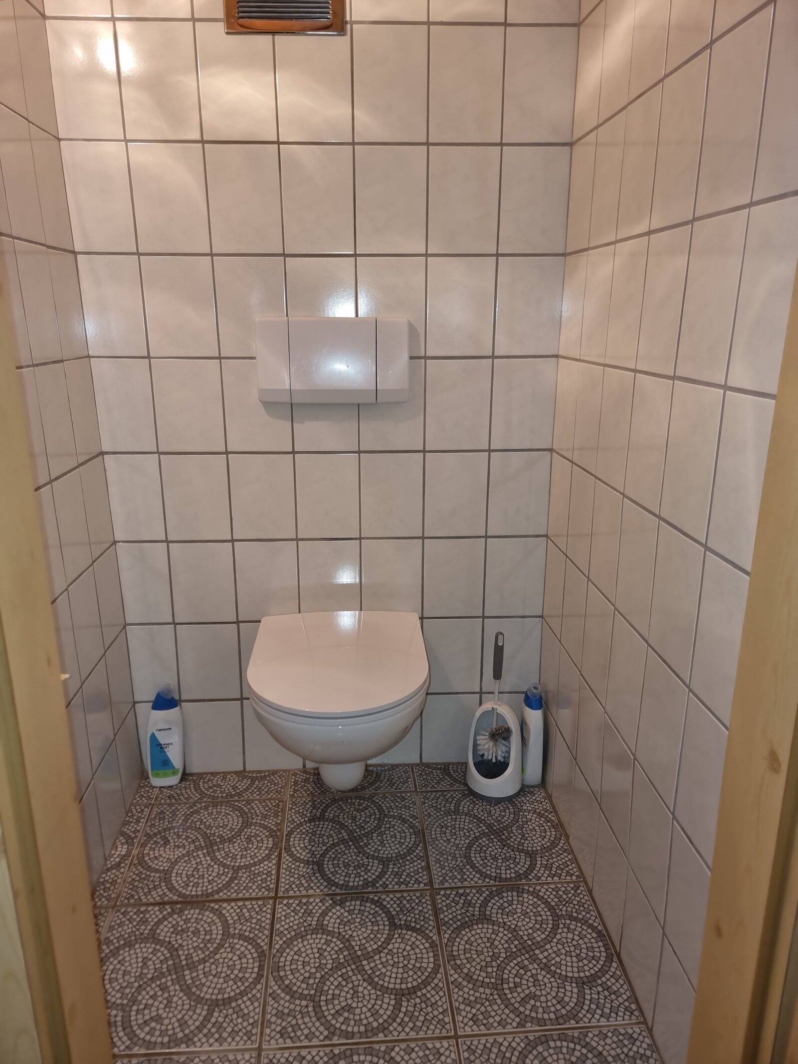 Ein- oder Zweifamilienhaus auf großem Grundstück am Stadtrand von Rohrbach-Berg mit Doppelgarage und altem Obstbaumbestand“