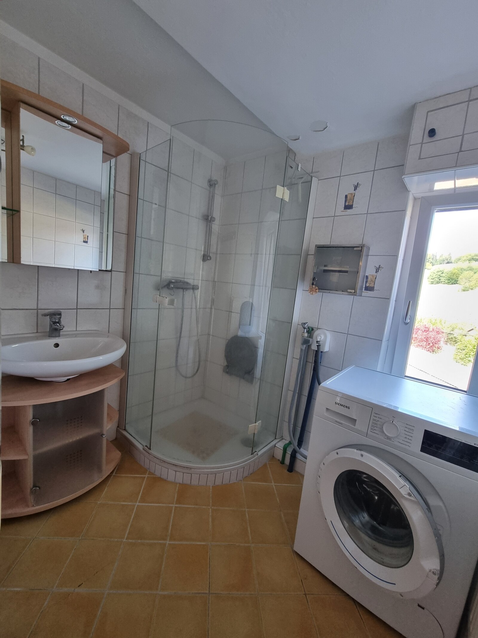 Ein- oder Zweifamilienhaus auf großem Grundstück am Stadtrand von Rohrbach-Berg mit Doppelgarage und altem Obstbaumbestand“