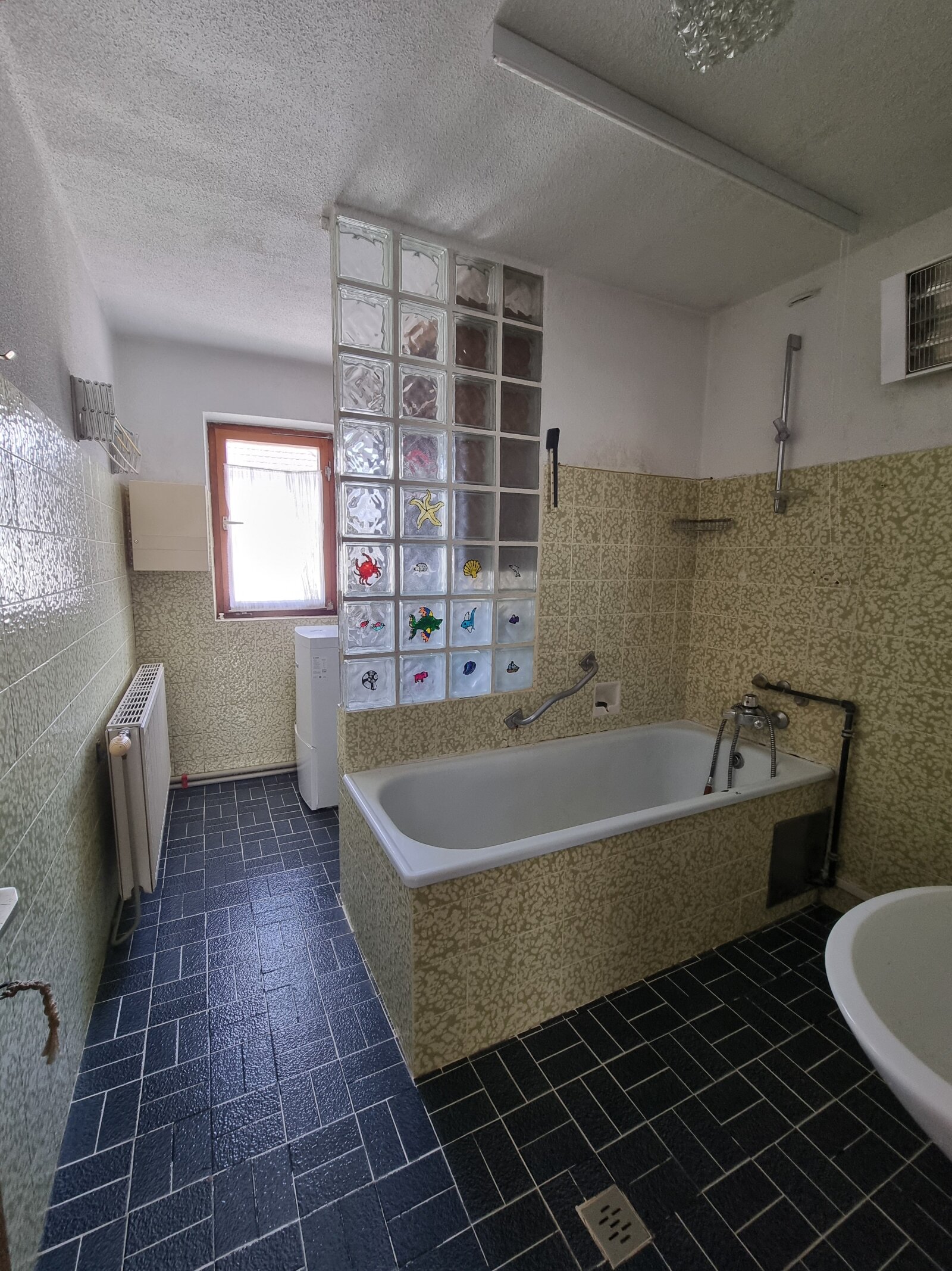 Ein- oder Zweifamilienhaus auf großem Grundstück am Stadtrand von Rohrbach-Berg mit Doppelgarage und altem Obstbaumbestand“