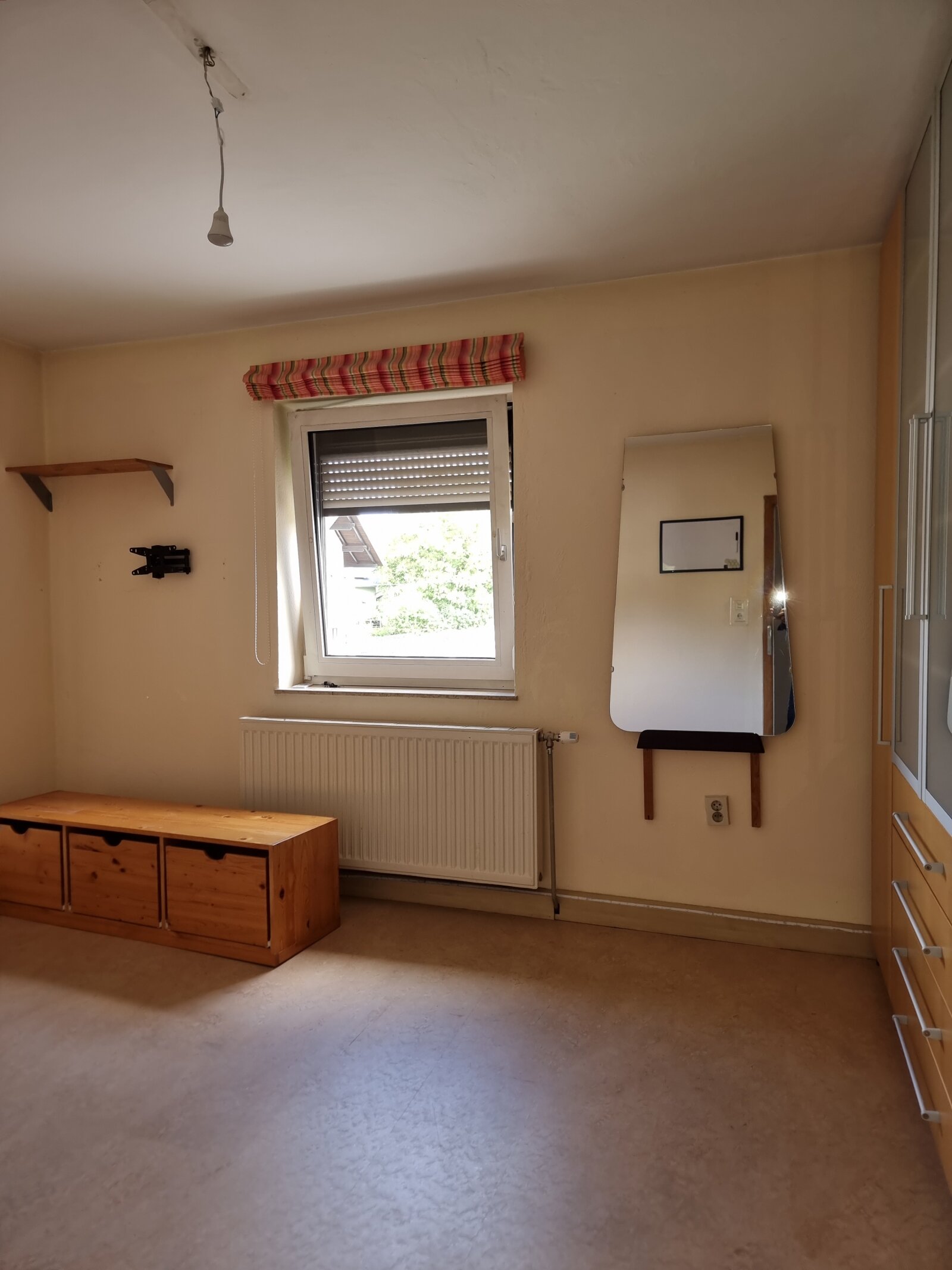 Ein- oder Zweifamilienhaus auf großem Grundstück am Stadtrand von Rohrbach-Berg mit Doppelgarage und altem Obstbaumbestand“