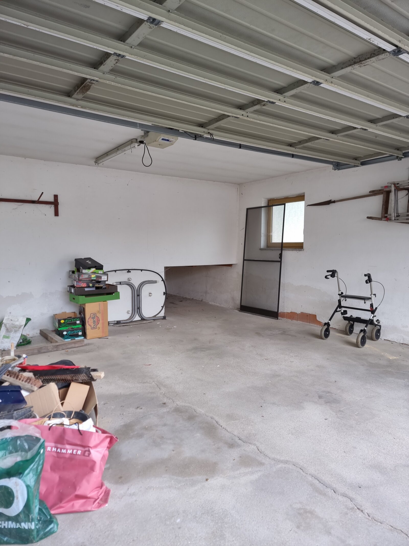 Ein- oder Zweifamilienhaus auf großem Grundstück am Stadtrand von Rohrbach-Berg mit Doppelgarage und altem Obstbaumbestand“