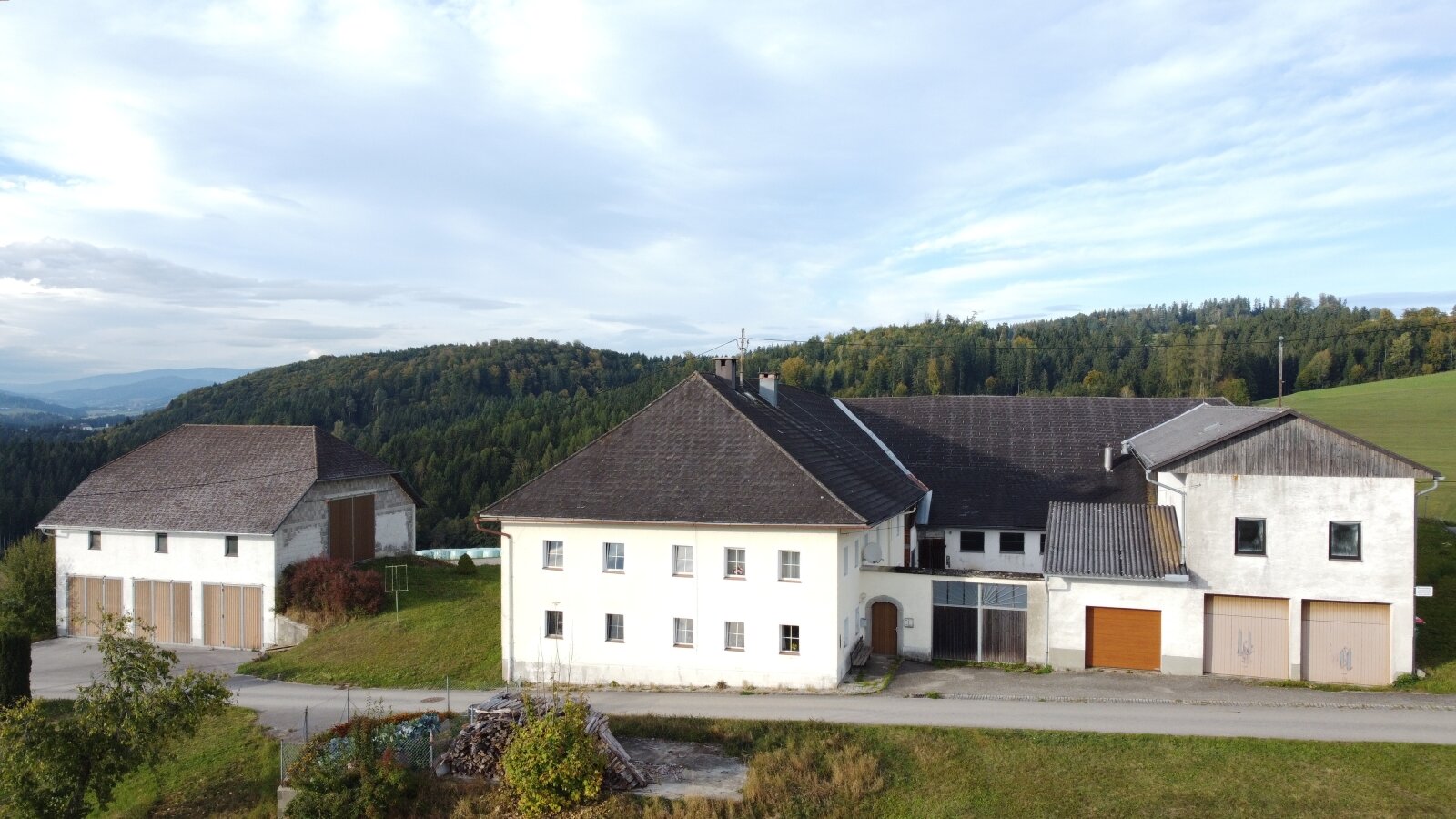 Traditioneller Bauernhof in sonniger Dorfrandlage von Arnreit – rund 24 ha Grund, herrliche Fernsicht und Nähe zu Rohrbach