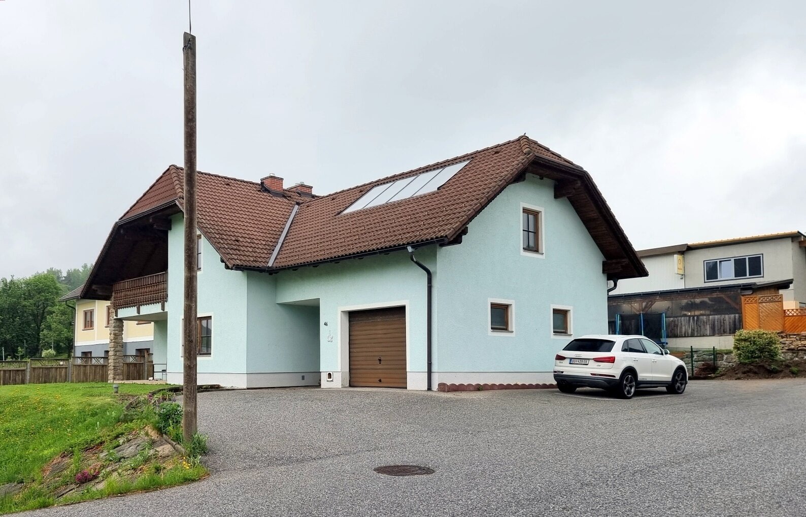 Platz für die große Familie: 5 Schlafzimmer, 3 Garagen