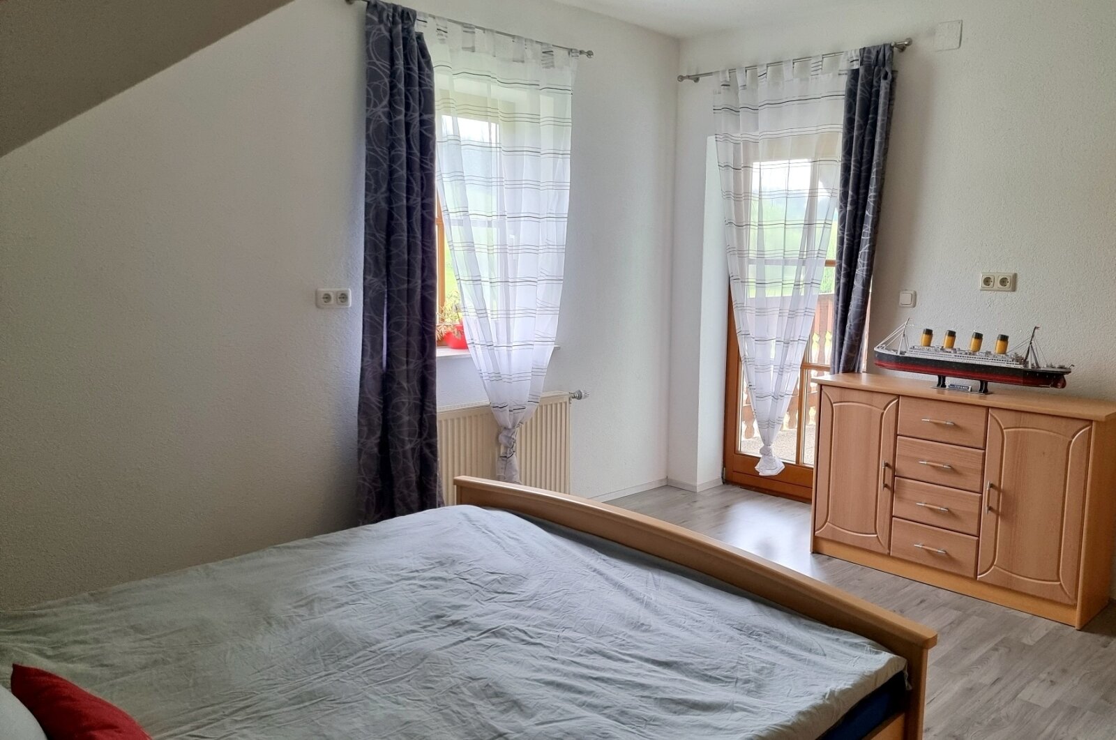 Platz für die große Familie: 5 Schlafzimmer, 3 Garagen