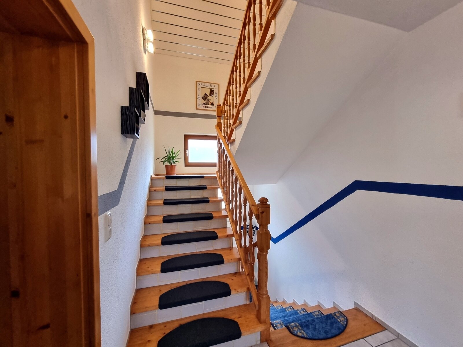 Platz für die große Familie: 5 Schlafzimmer, 3 Garagen