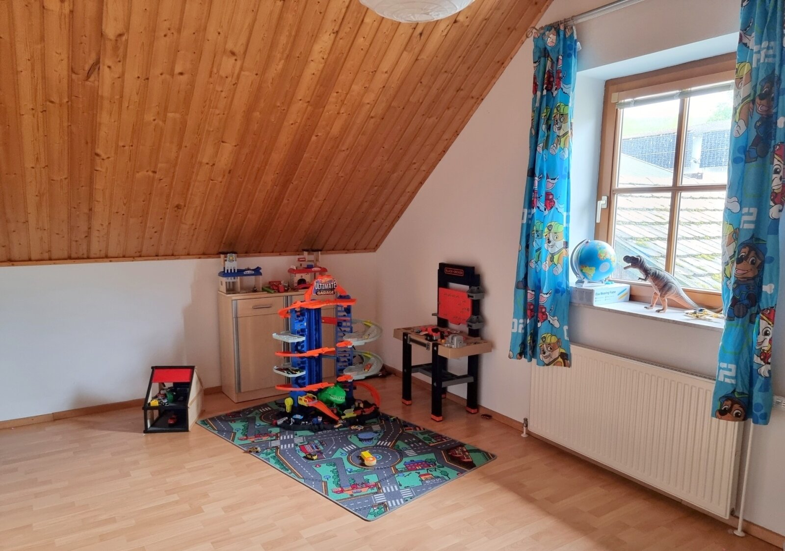 Platz für die große Familie: 5 Schlafzimmer, 3 Garagen