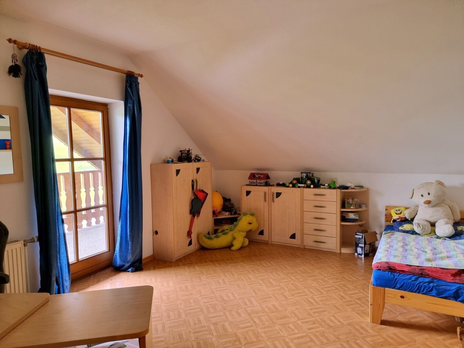 Platz für die große Familie: 5 Schlafzimmer, 3 Garagen