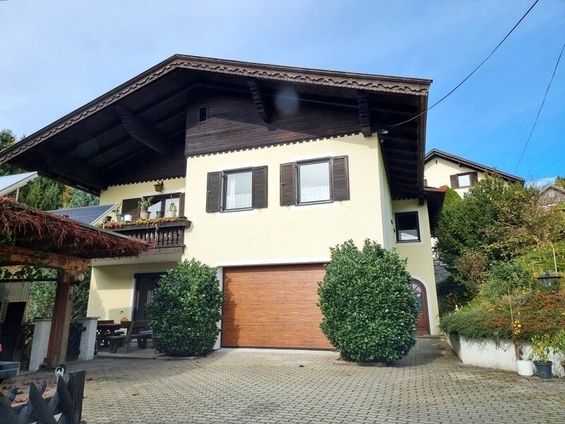 Ein-/Zweifamilienhaus mit Pool - vollunterkellert 