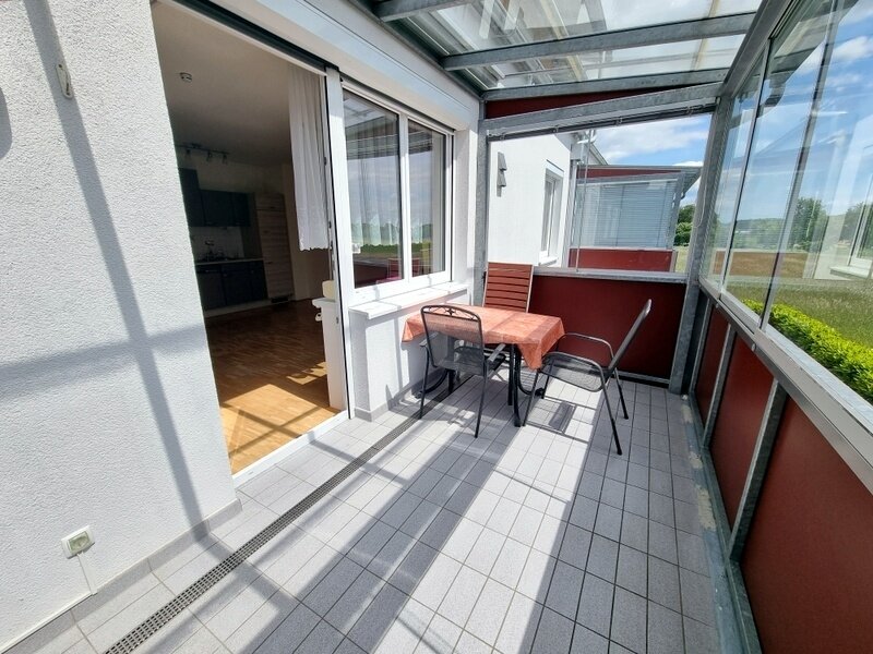 Gallneukirchen: 2-Zimmer-Wohnung mit verglaster Loggia & Tiefgaragenplatz am Stadtrand 