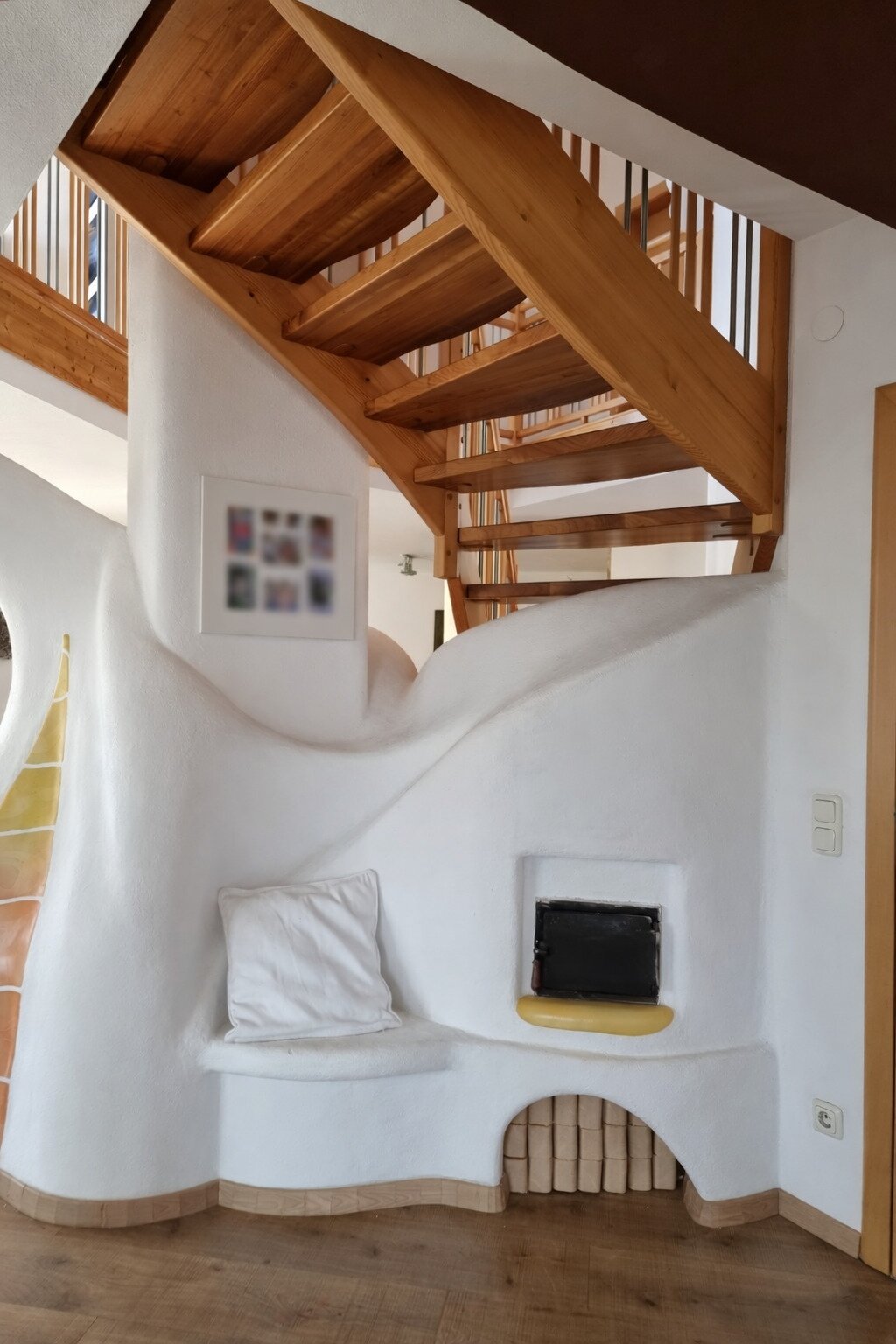 Architektur zum Wohlfühlen – Zuhause mit Galerie, großen Fensterflächen und Weitblick – Nähe Bayern