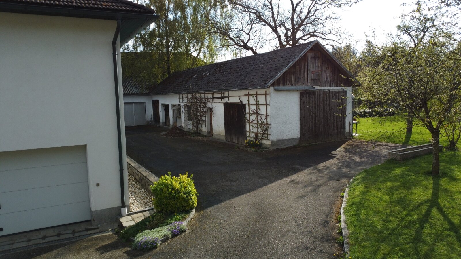 Ehemalige Hofstelle mit Gewerbe – erweiterbar um ca. 5 ha landwirtschaftlichen Grund & Wald