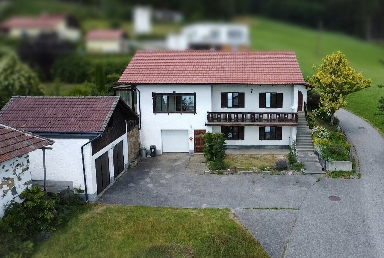 Wohnhaus mit Nebengebäude auf rund 1,4 Hektar Grund in traumhafter Sackgassenlage  