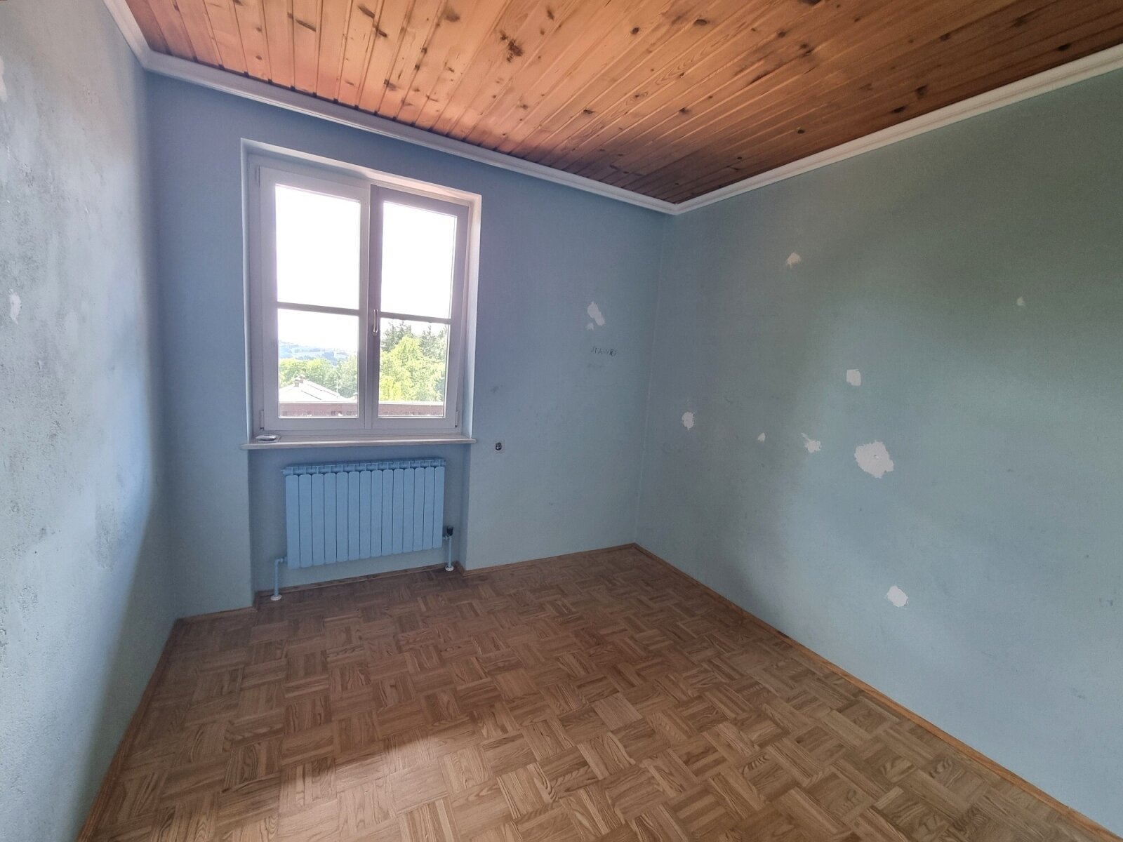 Sonnige, ruhige Sackgassenlage mit traumhafter Aussicht mit Nebengebäude