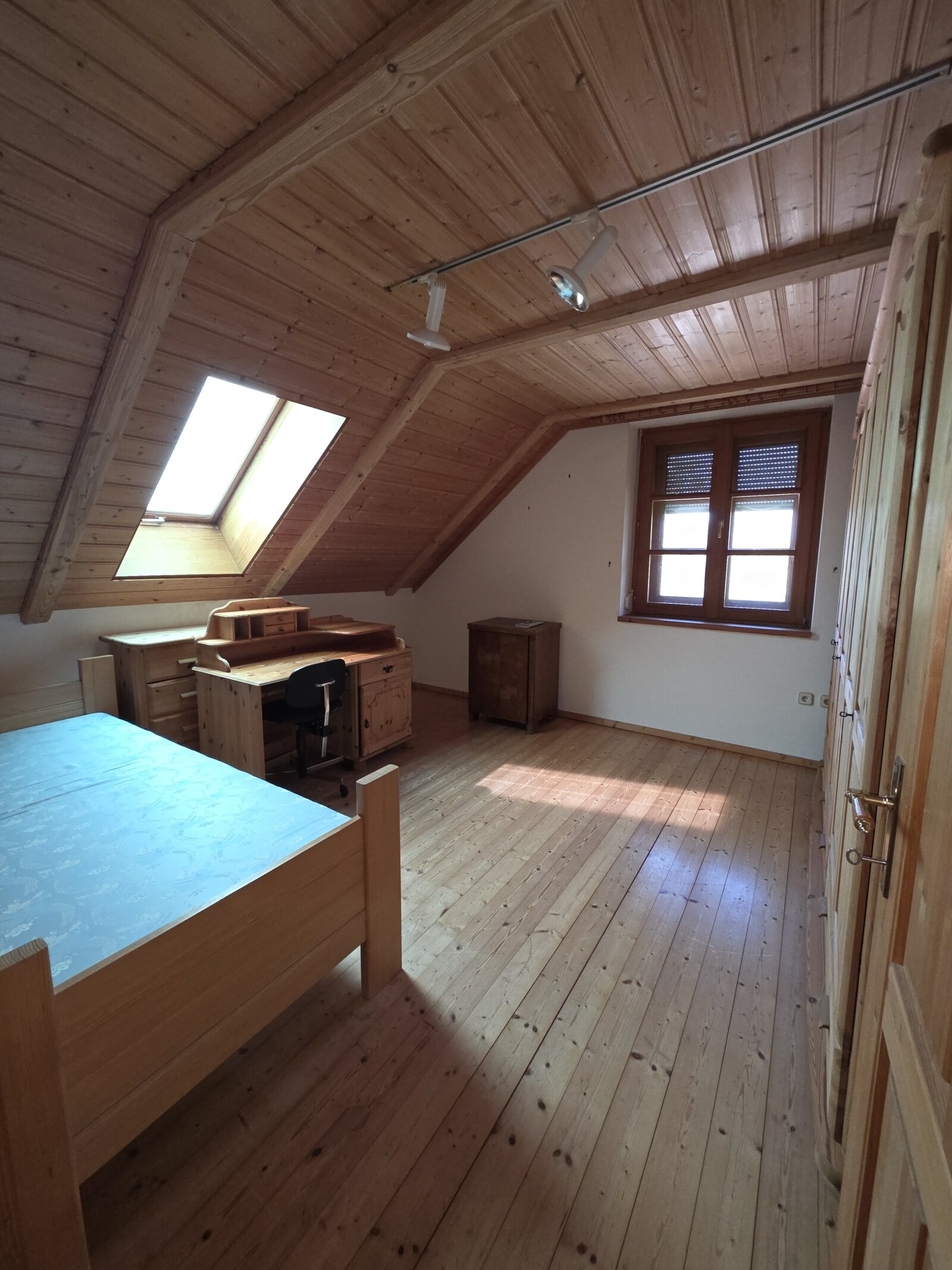Natürlich gebaut, außergewöhnlich gedacht – Wohnen für Individualisten in Neuhofen