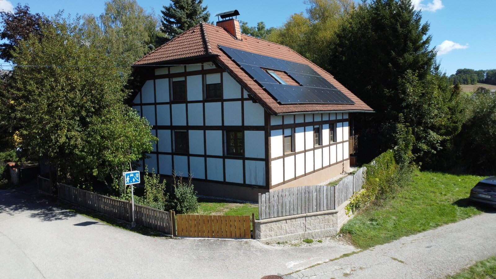 Natürlich gebaut, außergewöhnlich gedacht – Wohnen für Individualisten in Neuhofen