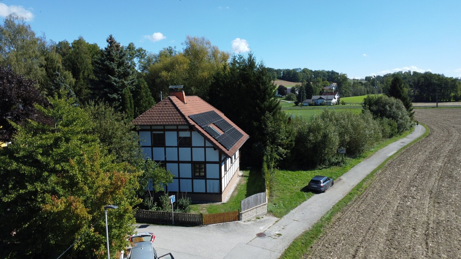 Natürlich gebaut, außergewöhnlich gedacht – Wohnen für Individualisten in Neuhofen
