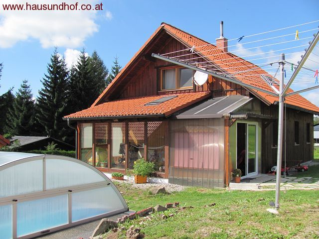 AHORN: Gemütliches Häuschen im Grünen 