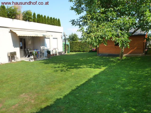 Ried in der Riedmark: Reihenhauscharakter - mit 270 m² Garten 