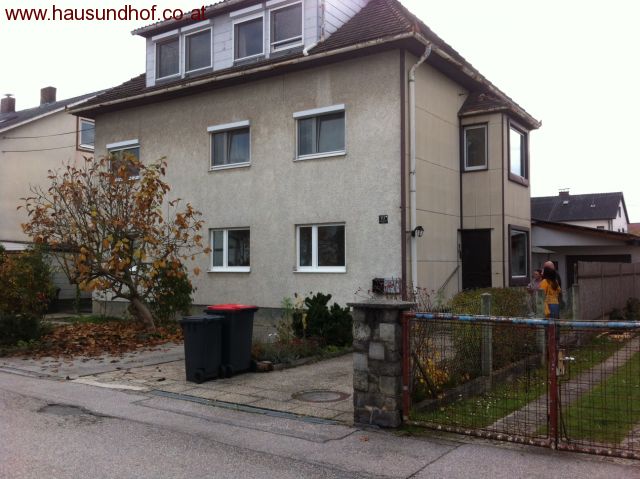 Traun: Erdgeschosswohnung mit 310 m² Garten 