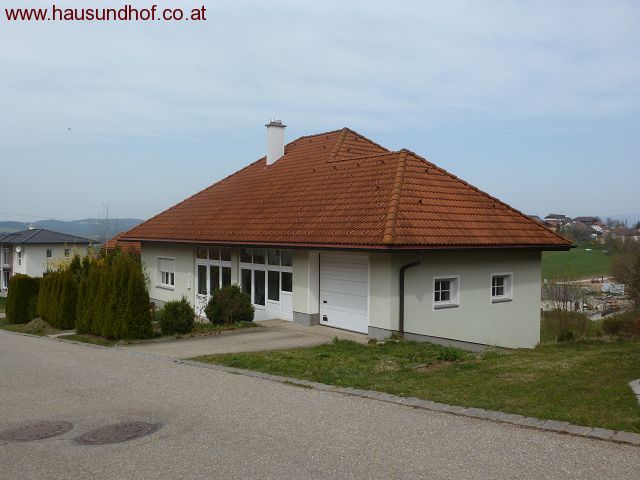 Kollerschlag: Topgepflegter, vollunterkellerter Bungalwo in ruhiger Siedlungslage 