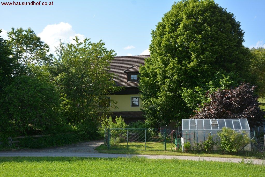 St. Peter am Wimberg: Vollunterkellertes Haus mit Einliegerwohnung und 6914 m² Grund 