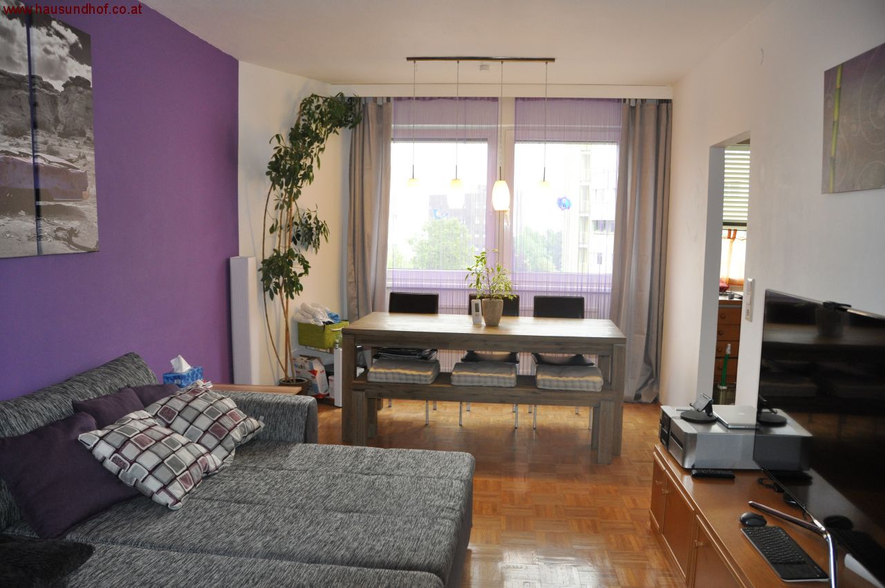 Linz: Zweizimmerwohnung mit Tiefgaragenplatz und Lift 