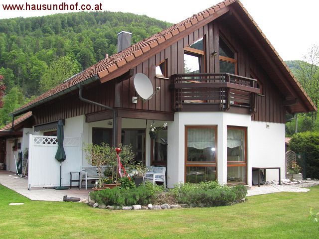 Grünau im Almtal: Idyllisch gelegenes Einfamilienhaus in einer kleinen Siedlung, welche in einer Sackgasse endet. 