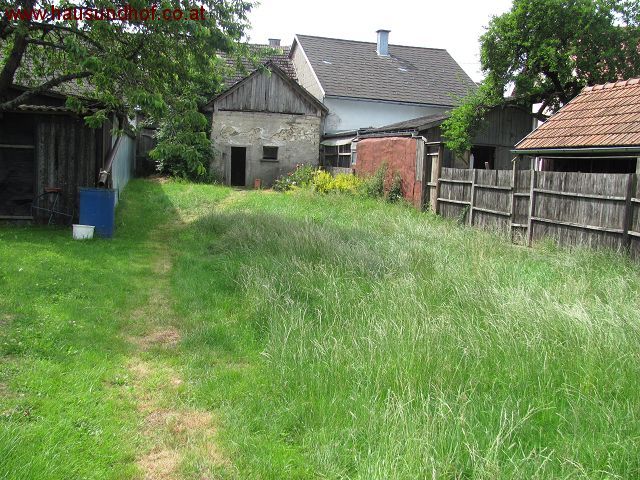 Panidorf: Sanierungsbedürftiges Reihenhaus mit Stadl und kleiner Wiese! 