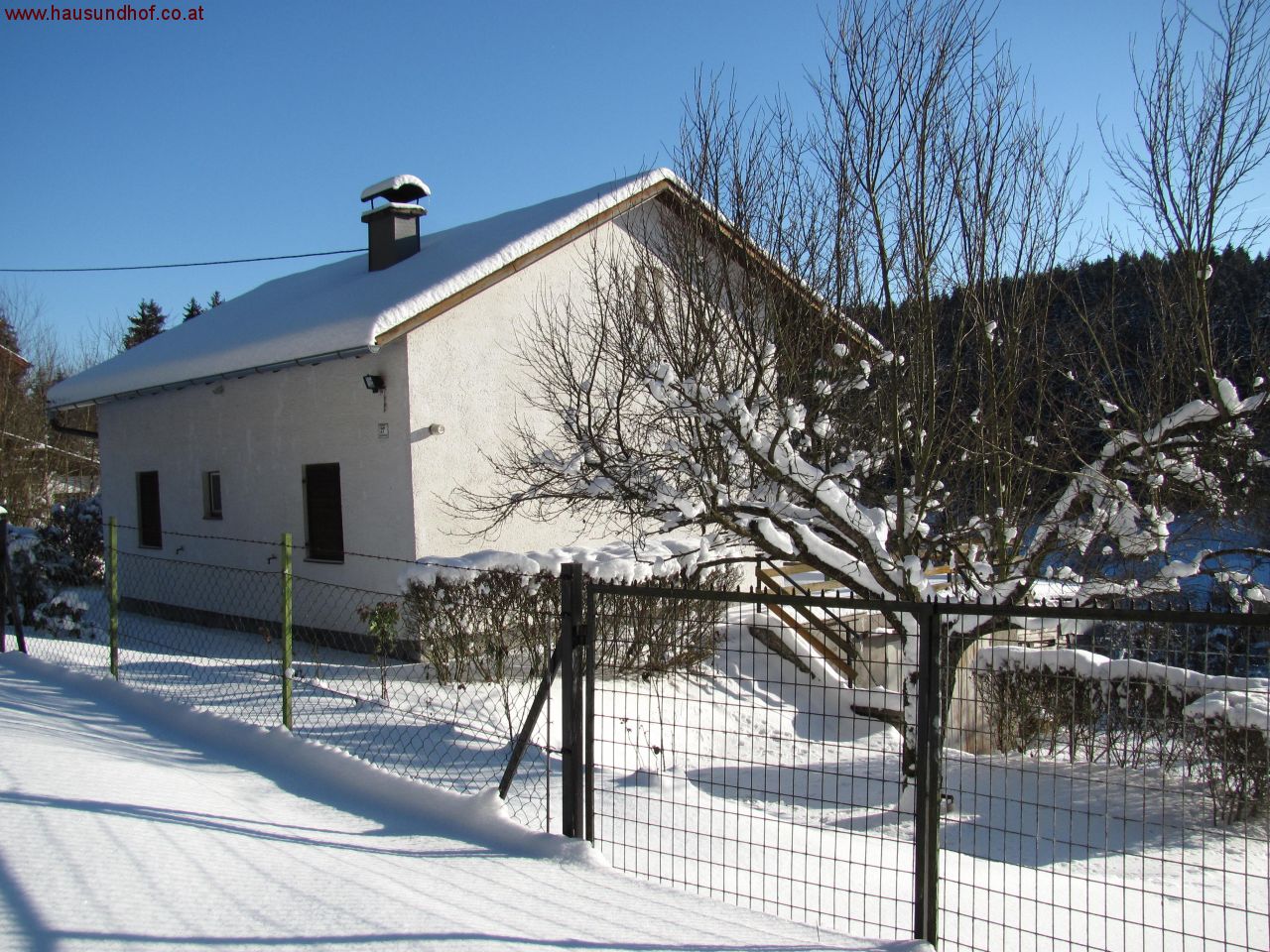 Neufelden: Ruhelage am Waldrand! Kleines Häuschen auf großem Grundstück 