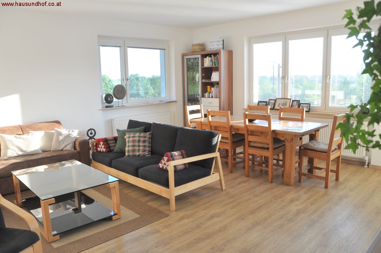 Plesching-Katzbach: Renovierte Haushälfte - horizontal geteilt im Zweifamilienhaus 