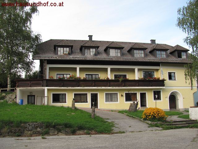 Putzleinsdorf: Großes Landhaus mit mehreren Optionen 