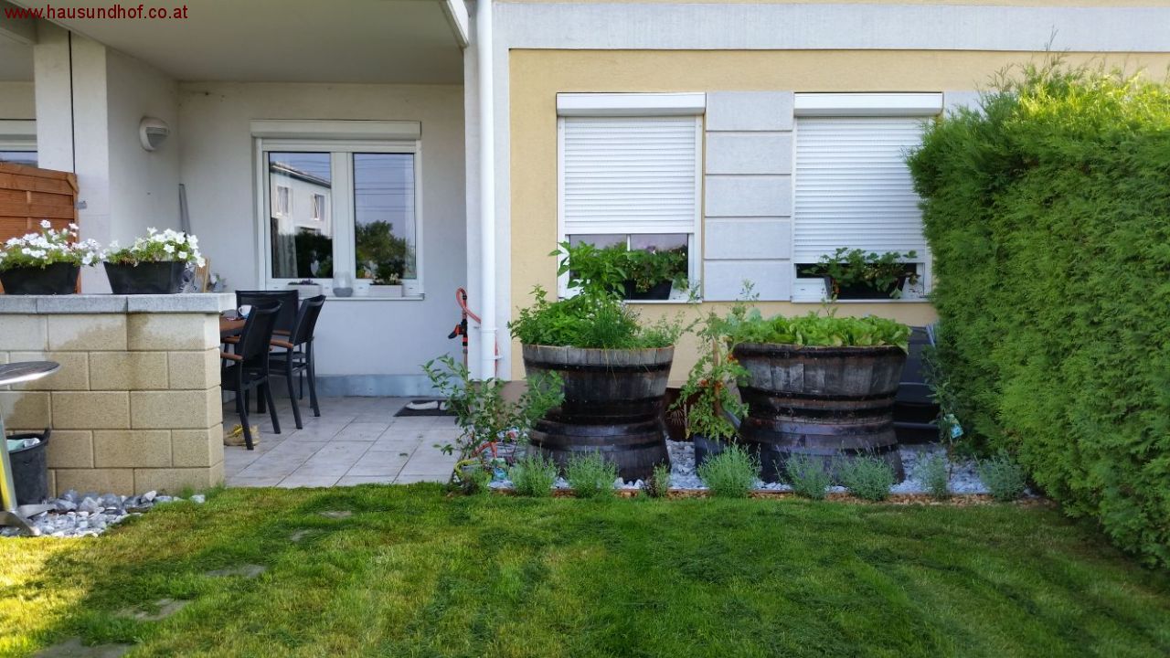 Wiener Neudorf: Lichtdurchflutete Gartenwohnung mit eigenem Tiefgaragen-und Abstellplatz  