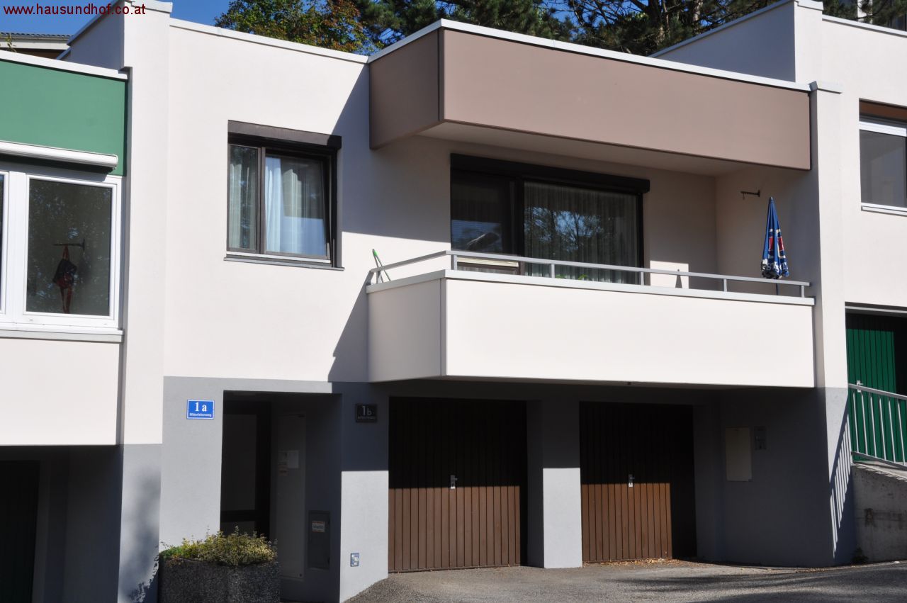 Linz-Plesching: Zweizimmerwohnung in ruhiger Lage mit Loggia und Garage 