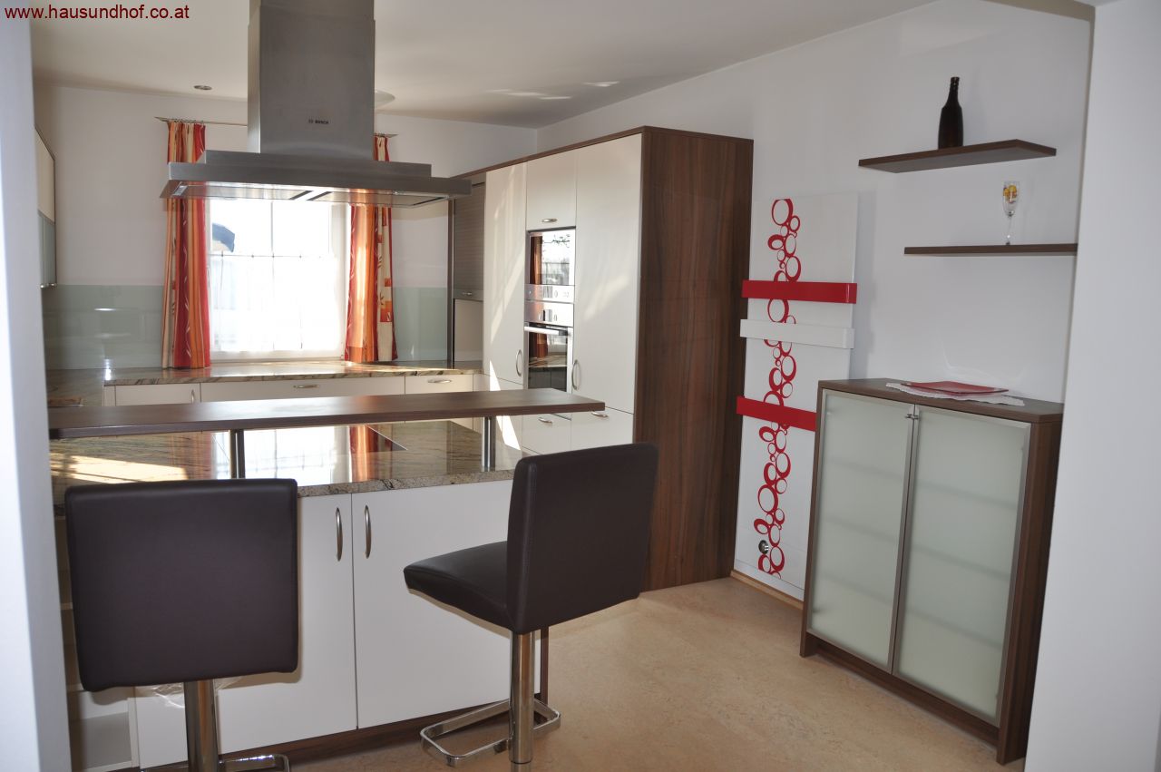 St. Pantaleon: 135 m² Erdgeschosswohnung mit 200 m² Eigengarten  